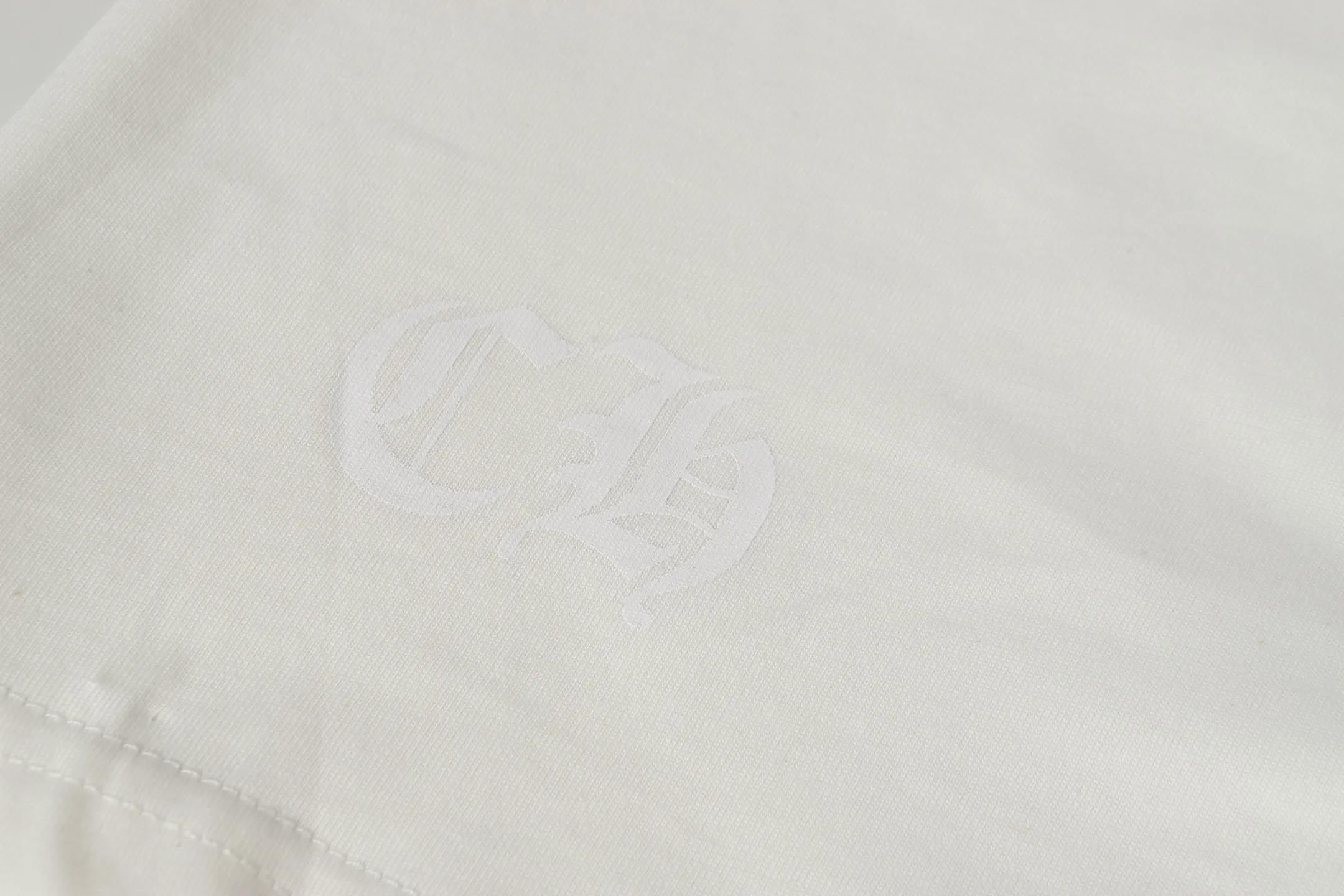 P150 cross-border model, please do not place an order if you pursue perfection -Chrome Hearts/Chrome Hearts 23ss cross✝️Sanskrit printed popular long-sleeved T-shirt -High weight, high density and high quality, soft, delicate and skin-friendly wool, soft and silky to the touch, excellent warmth and skin-friendly properties -Customized weaving and dyeing, no color difference, no matter the fabric or workmanship details, beat the ordinary version on the market -Colour: black white -Size: S M L XL